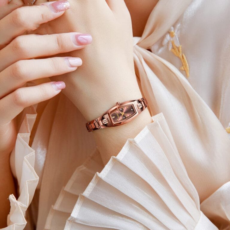 Women’s Fashion Diamond Set Tungsten Steel Retro Tonneau Type Quartz Watch